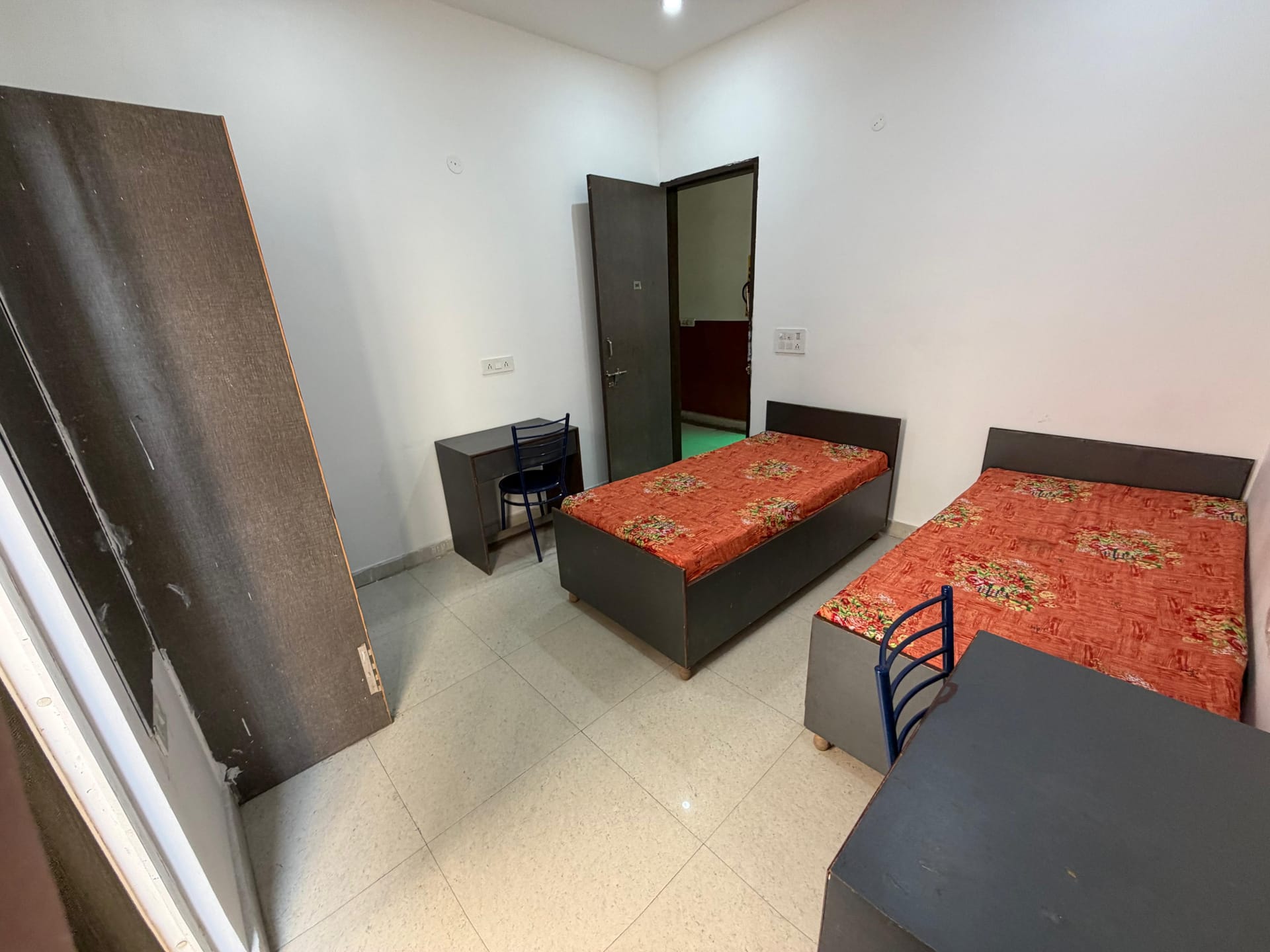 White House Girls Hostel Gallery Image 12